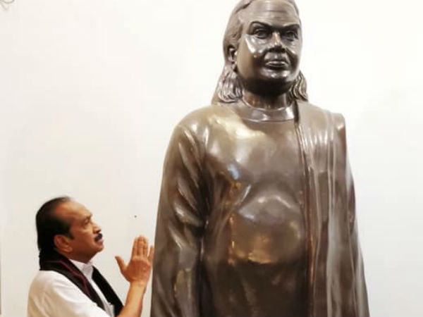 தேவர் சிலைக்கு மரியாதை 