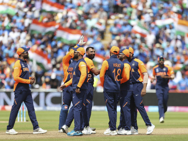 காவியில் இந்திய அணி 