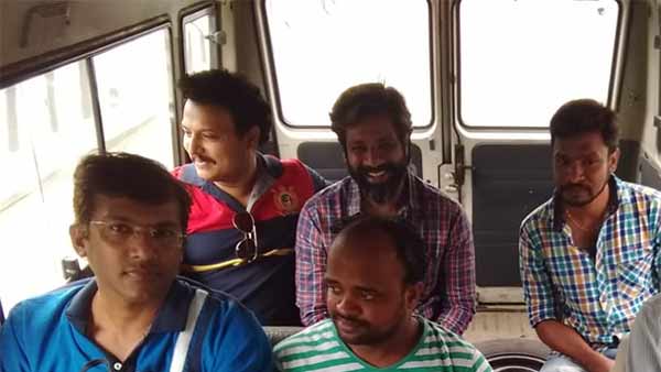 அனுமதி தேவையில்லை 