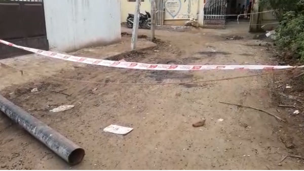 விரட்டி விரட்டி கத்தியால் குத்தினார் 