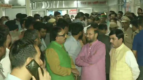 Sushma Swaraj passes away: Politicians flied to AIMMS Sushma Swaraj passes away: Politicians flied to AIMMS