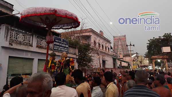 தேரில் வலம் வரும் ஆண்டாள் 