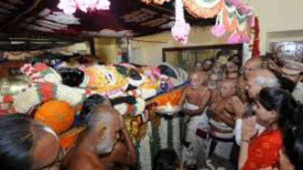 பக்தர்கள் குவிந்தனர் 