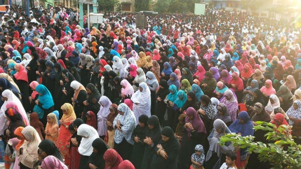 தொழுகையில் 10ஆயிரம் பேர்