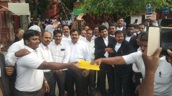 DMK party workers starting to celebrate over Vellore Lok Sabha election 
