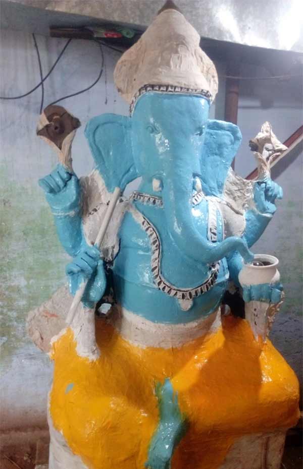 மாட்டு சாணத்தில் விநாயகர்