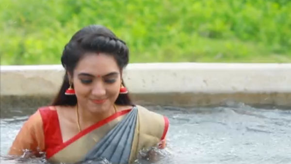 மலர் குளியல் 