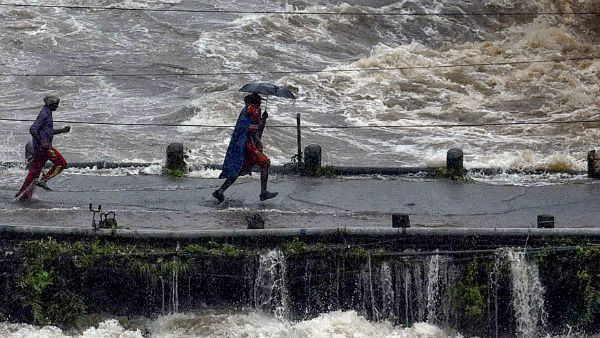 மக்கள் வெளியேற்றம் 