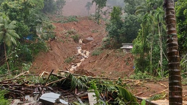 மலையிலிருந்த மண் 