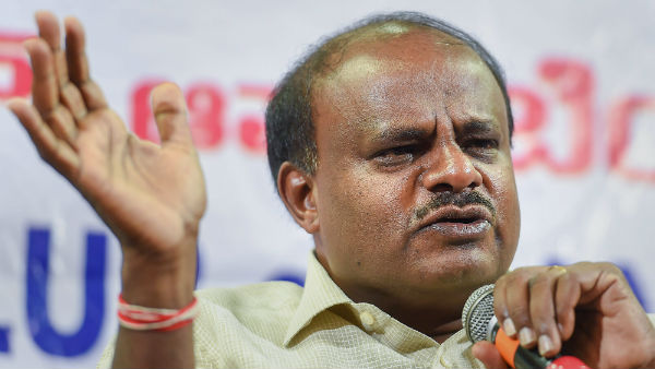 முன்னாள் முதல்வர் குமாரசாமி 