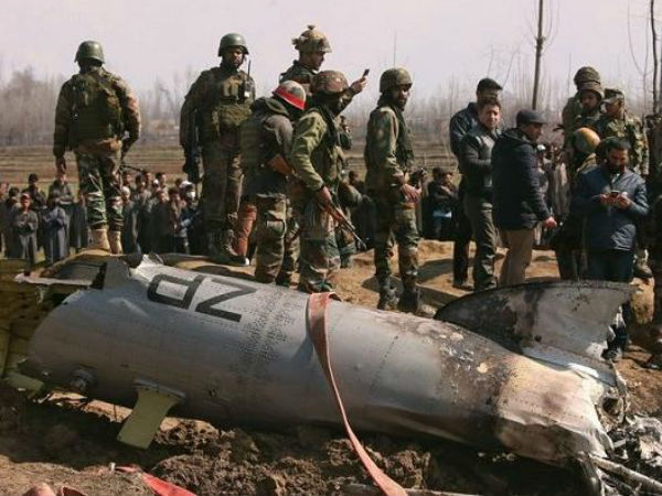 யாரோ திருடி விட்டார்கள் யாரோ திருடி விட்டார்கள்