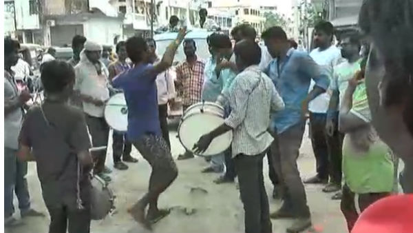 nizamabad people gives last respect to died dog and Buried 