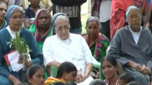 உதவ வேண்டும் 