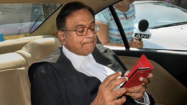 சிதம்பரம் தலைமையிலான குழு மீது புகார் 