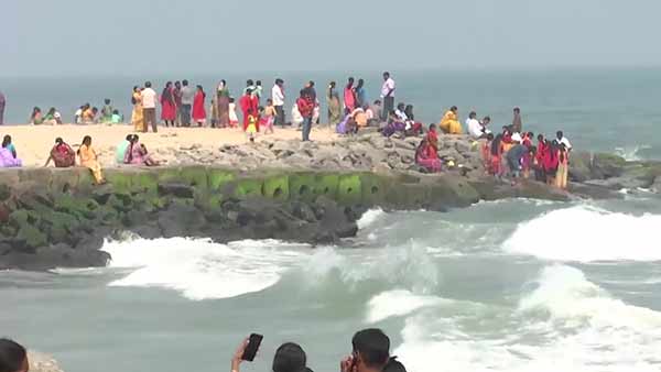 puducherry gypsies hunt squirrels in a dangerous way