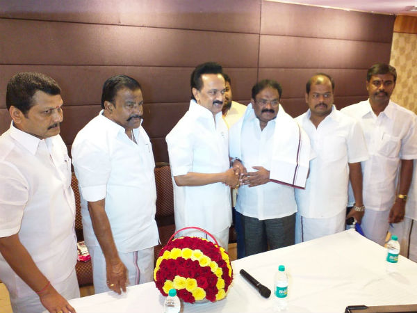 இலக்கிய அணி 