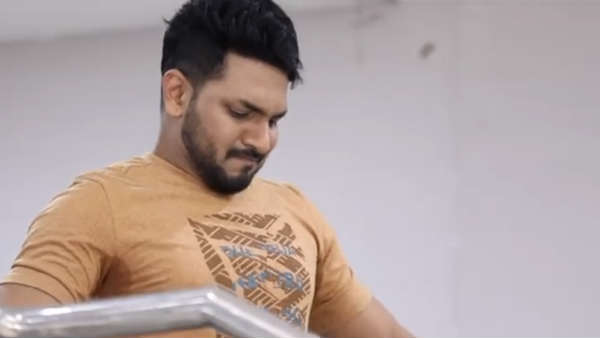 அர்ஜுன் சார் நடக்க 