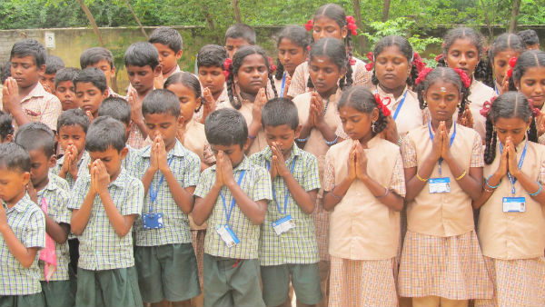 Devakottai School Students prayer about Vikram lander on moon 