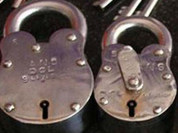 திணறி தத்தளிக்கும் பூட்டு 