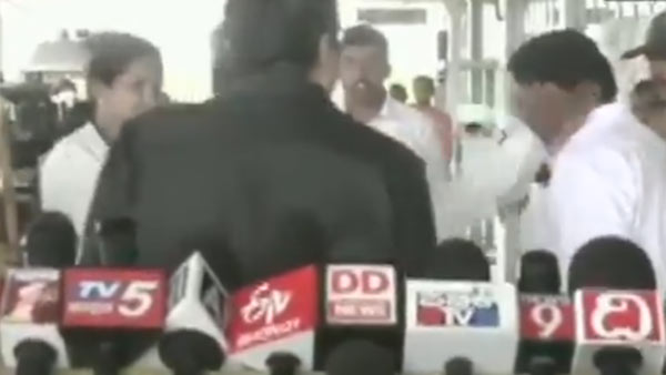 Former CM Siddaramaiah explains why he slaps his aide in Mysuru Airport 