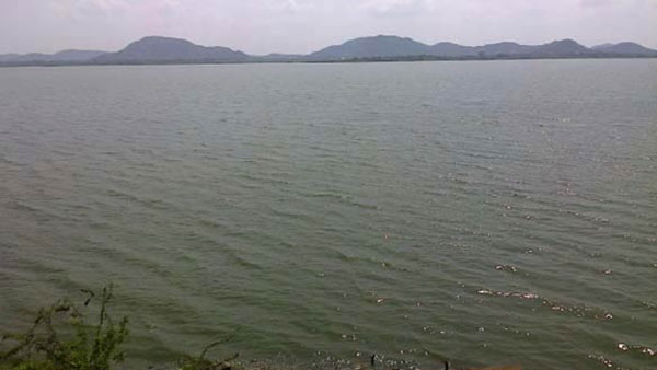 நண்பர்களுக்கும் தெரியும் 