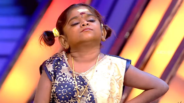 பொருட்காட்சி நடக்கையில் 