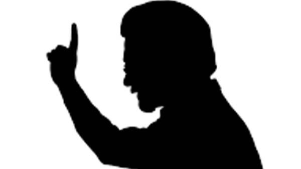 கட்சி நிர்வாகிகளை விரட்டியவர் 