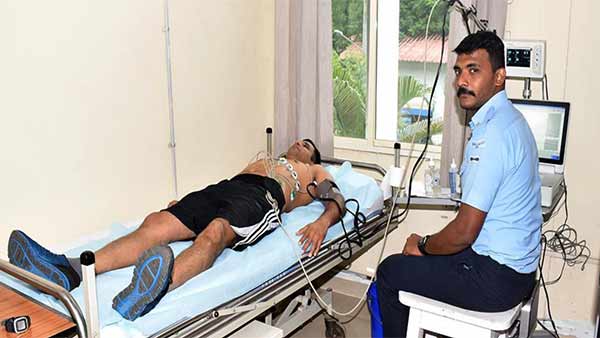 எப்படி நடக்கிறது 