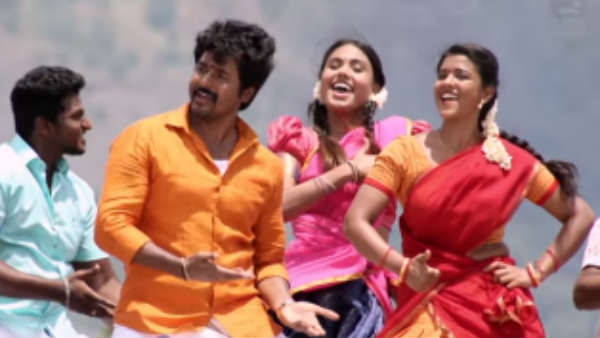  நடிகையாக பார்க்கிறார் 