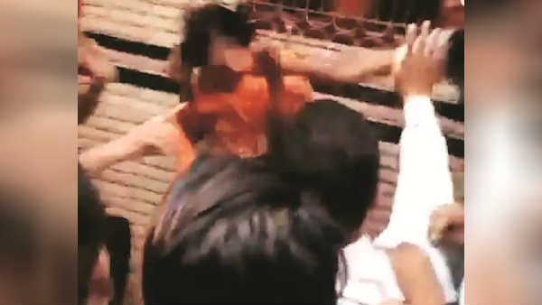 மாற்றுதிறனாளி 