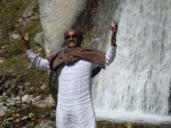 எங்கு செல்கிறார் 
