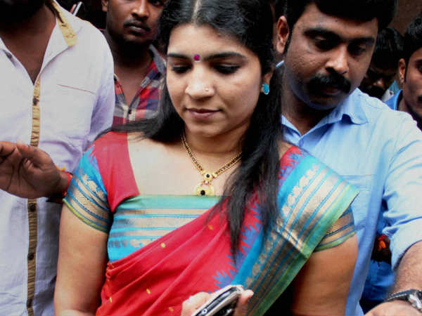 உம்மன் சாண்டிக்கு நெருக்கடி 