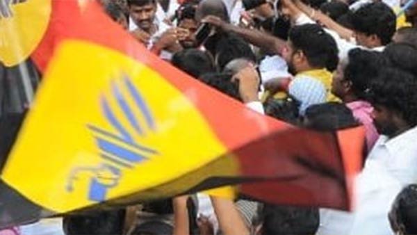 காரில் பயணம் 