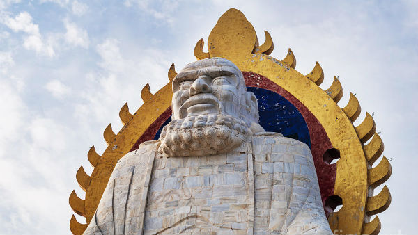 சீன அவைக்களத்தில் போதி தருமர் சீன அவைக்களத்தில் போதி தருமர்