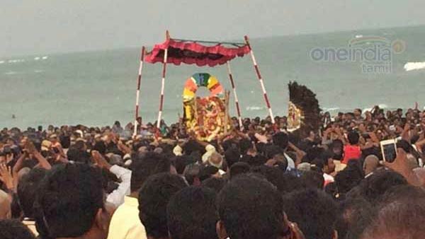 கடற்கரையில் சூரசம்ஹாரம்