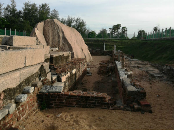 கேட்பாரற்று இருக்கிறது கேட்பாரற்று இருக்கிறது