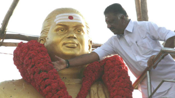 மாலை அணிவிப்பு 