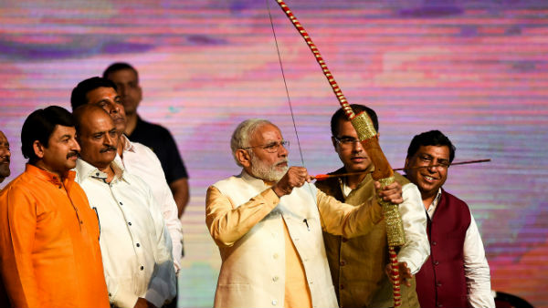 மோடி எரித்த ராவணன் பொம்மை 