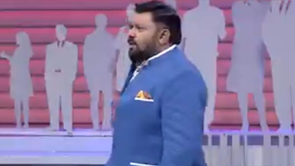 சொல்றார் பாருங்க 