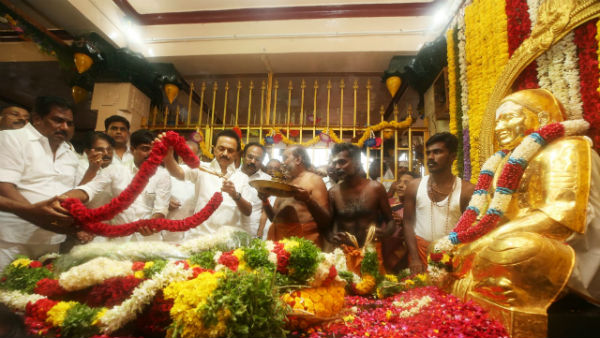 மாலை அணிவிப்பு 