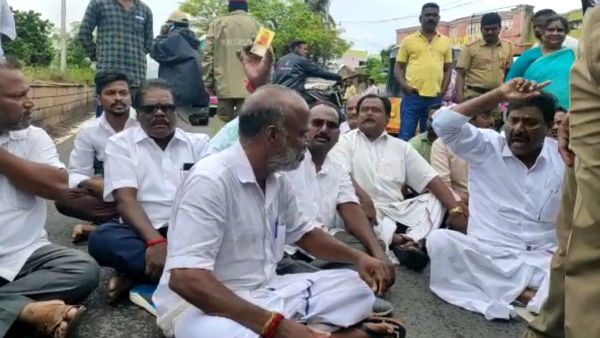 4 persons booked for issuing money to voters in puducherry