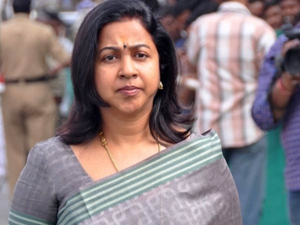 விலகினார் ராதிகா 