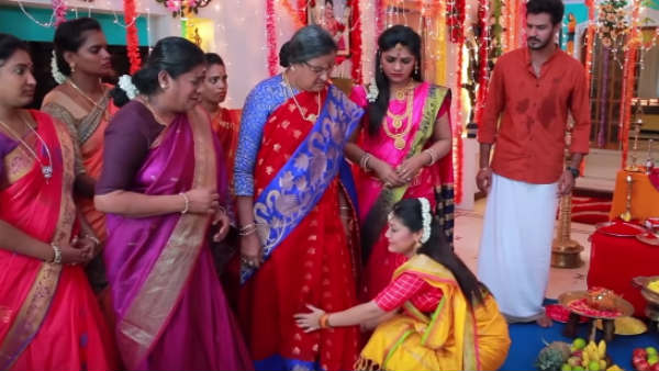 வீட்டில் சுமங்கலி பூஜை 