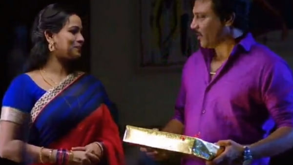 அக்காவுடன் ஒட்டிக்கிட்டு 