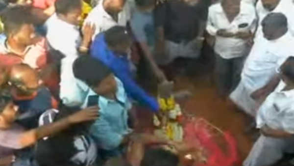 இறுதிச்சடங்கில் அமைச்சர்கள் 