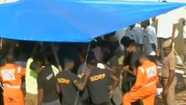 பேச்சு கொடுத்தனர் 