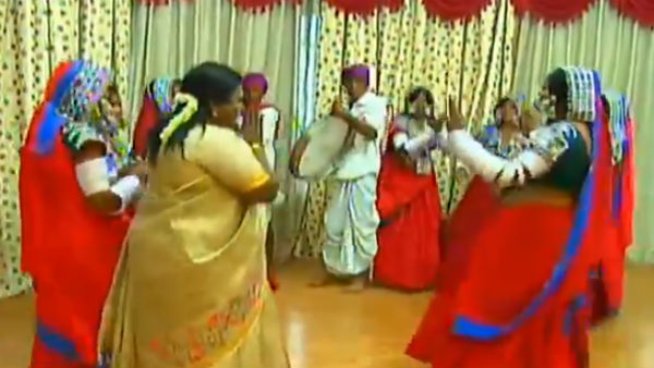 நடனம் ஆடினார் 
