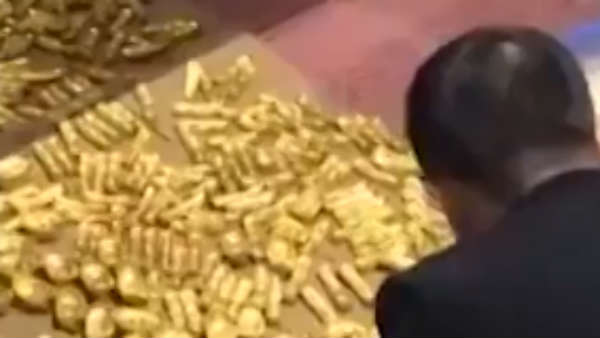 13 டன் தங்கம் பறிமுதல் 13 டன் தங்கம் பறிமுதல்