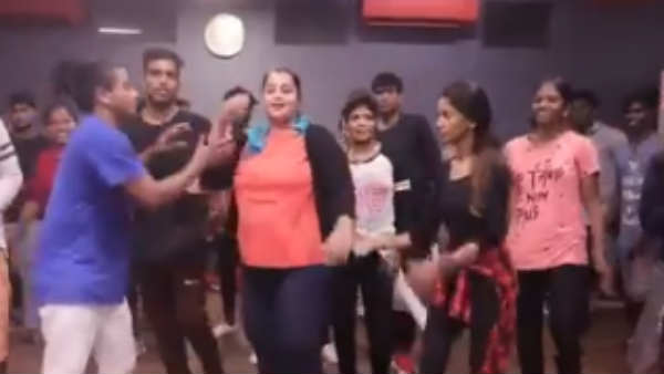 ஜீ தமிழ் டிவியில் அர்ச்சனா ஜீ தமிழ் டிவியில் அர்ச்சனா