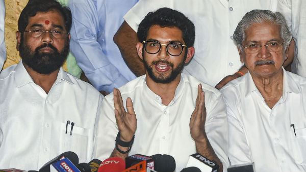 ராஜ் தாக்கரேவை 